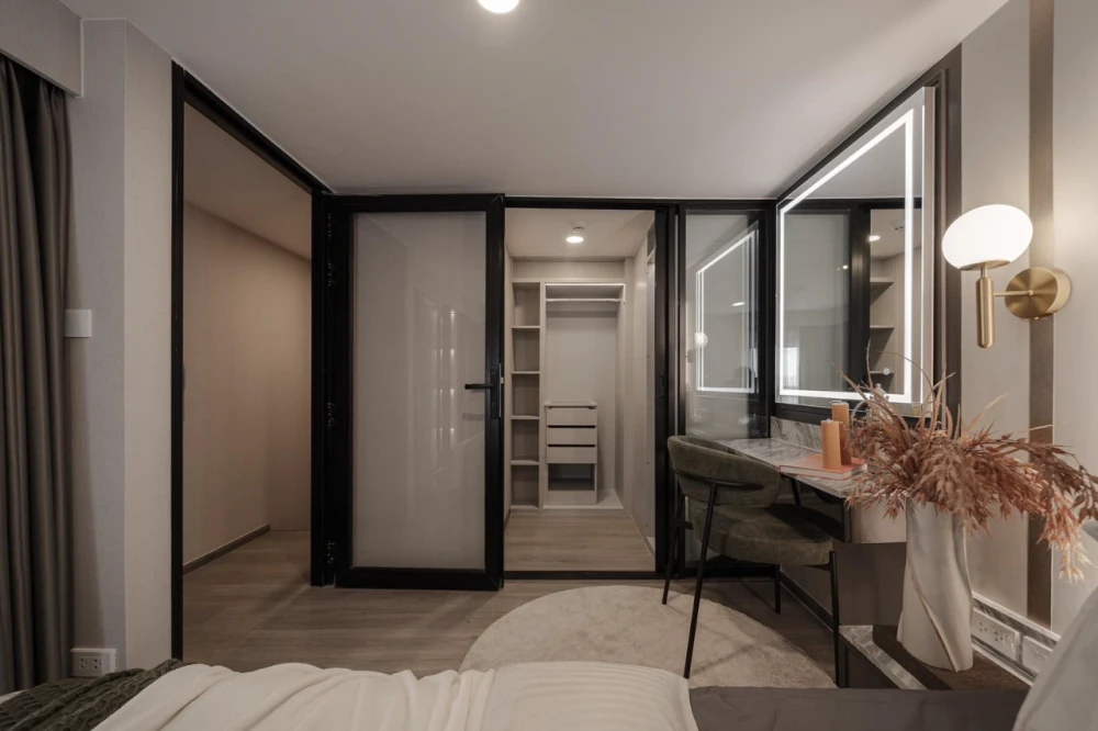 ให้เช่า Soho Bangkok Ratchada ห้องมุม ชั้น 15 2 ห้องนอน เพดานสูง 4.2 เมตร ตกแต่งสวยอลังเวอร์ ย้ายเลย อย่ารีรอ