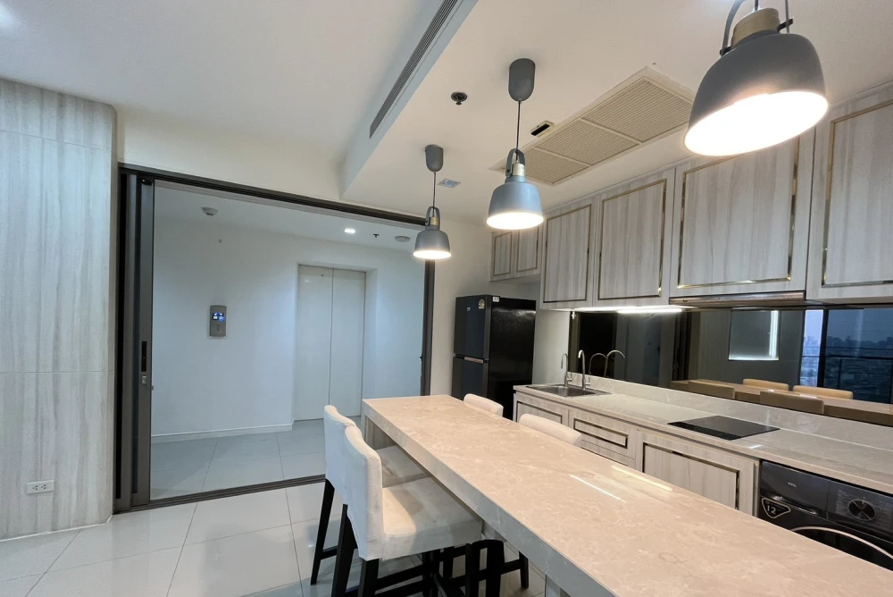 Star View condo for rent, 2 bedrooms, spacious living area, high-quality built-in furniture, and private lift. Book now!