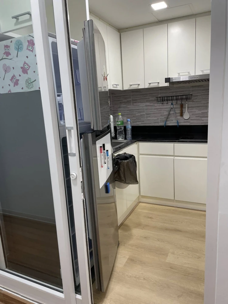For rent: State Tower, corner unit, 63 sq.m., 28th floor, facing lebua Hotel, fully furnished, ready to move in.