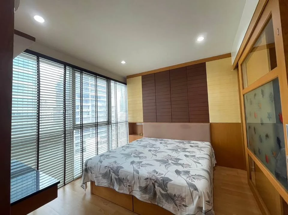 For rent: St.Louis Grand Terrace, spacious room, comfortable, fully furnished, book now, hurry!