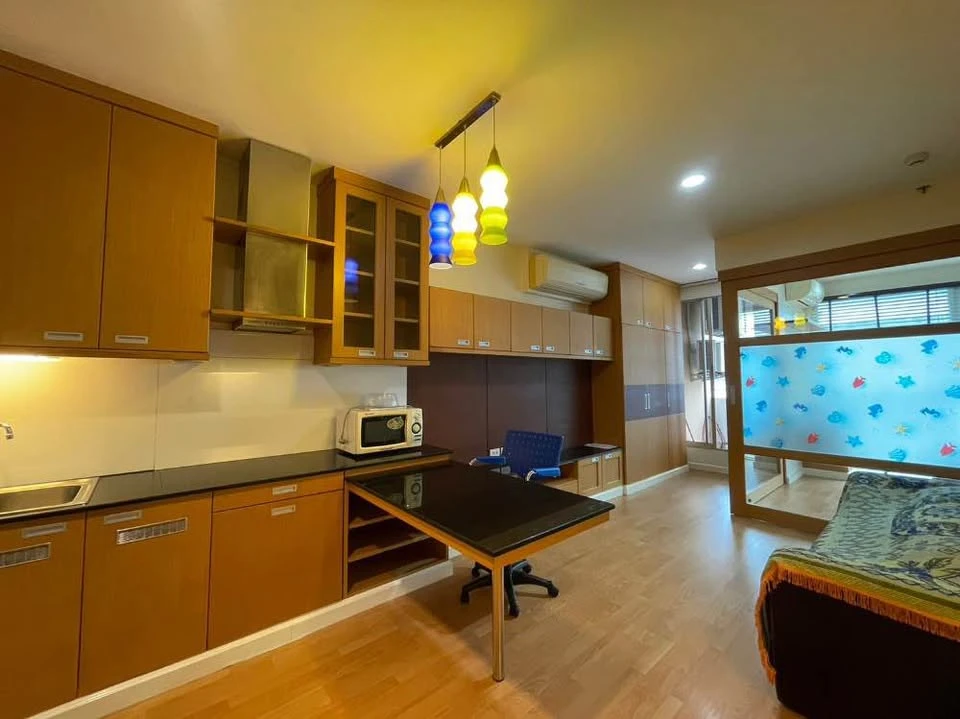 For rent: St.Louis Grand Terrace, spacious room, comfortable, fully furnished, book now, hurry!