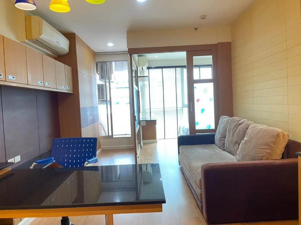 For rent: St.Louis Grand Terrace, spacious room, comfortable, fully furnished, book now, hurry!