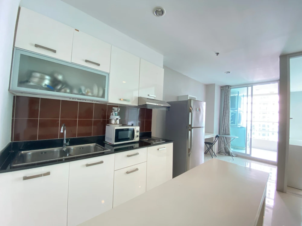 For rent: Sukhumvit Living Town, 32nd floor, fully furnished unit. Book now! Don't miss out!