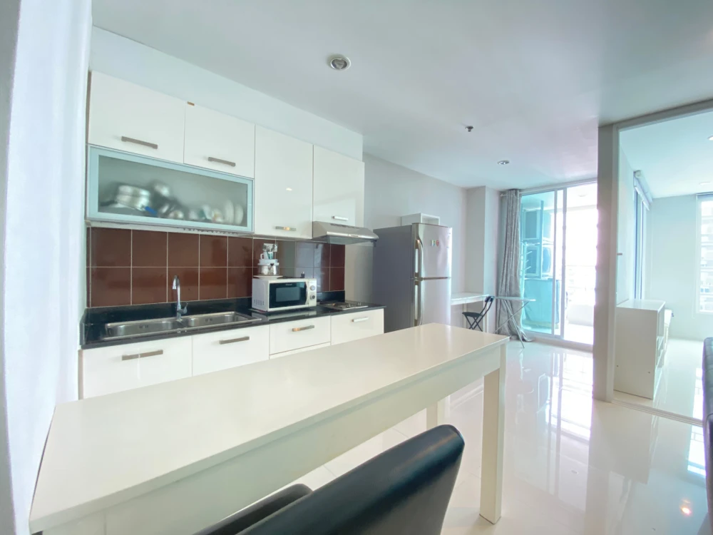 For rent: Sukhumvit Living Town, 32nd floor, fully furnished unit. Book now! Don't miss out!