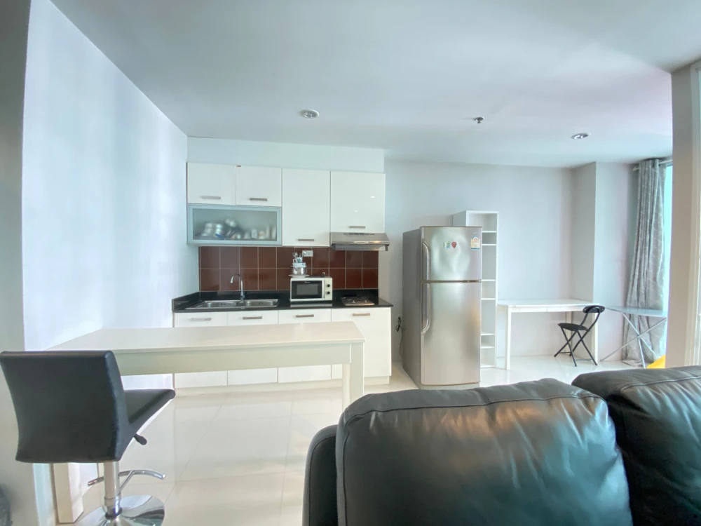 For rent: Sukhumvit Living Town, 32nd floor, fully furnished unit. Book now! Don't miss out!