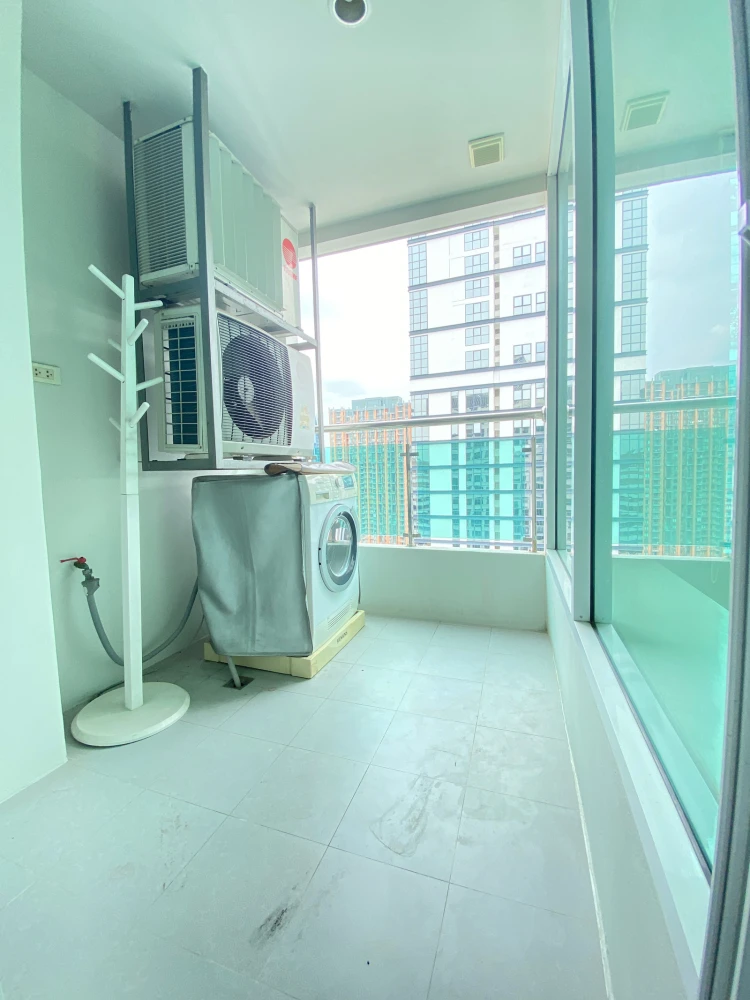For rent: Sukhumvit Living Town, 32nd floor, fully furnished unit. Book now! Don't miss out!