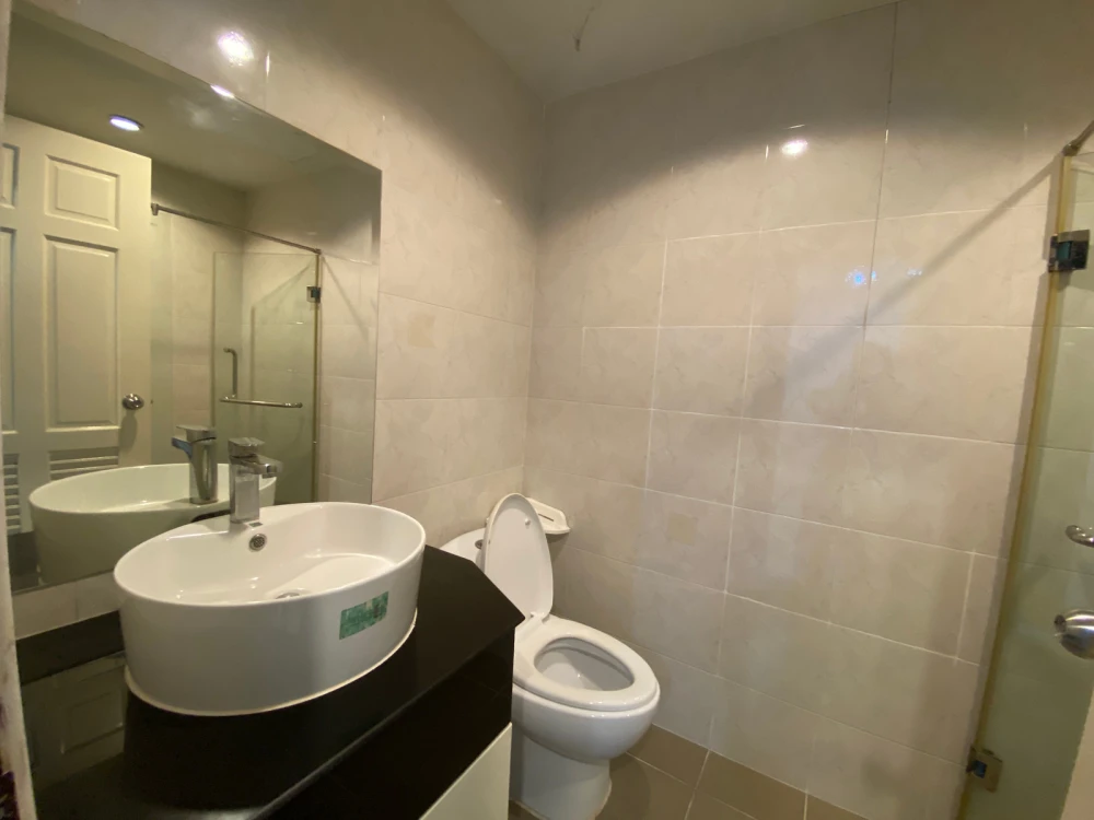 For rent: Sukhumvit Living Town, 32nd floor, fully furnished unit. Book now! Don't miss out!