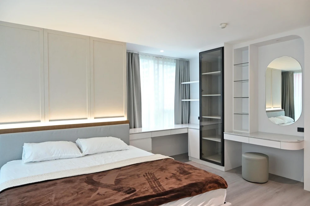 For rent Sukhumvit Living Town, lots of usable space, beautifully decorated room, stylish, complete with electrical appliances, meets all needs.