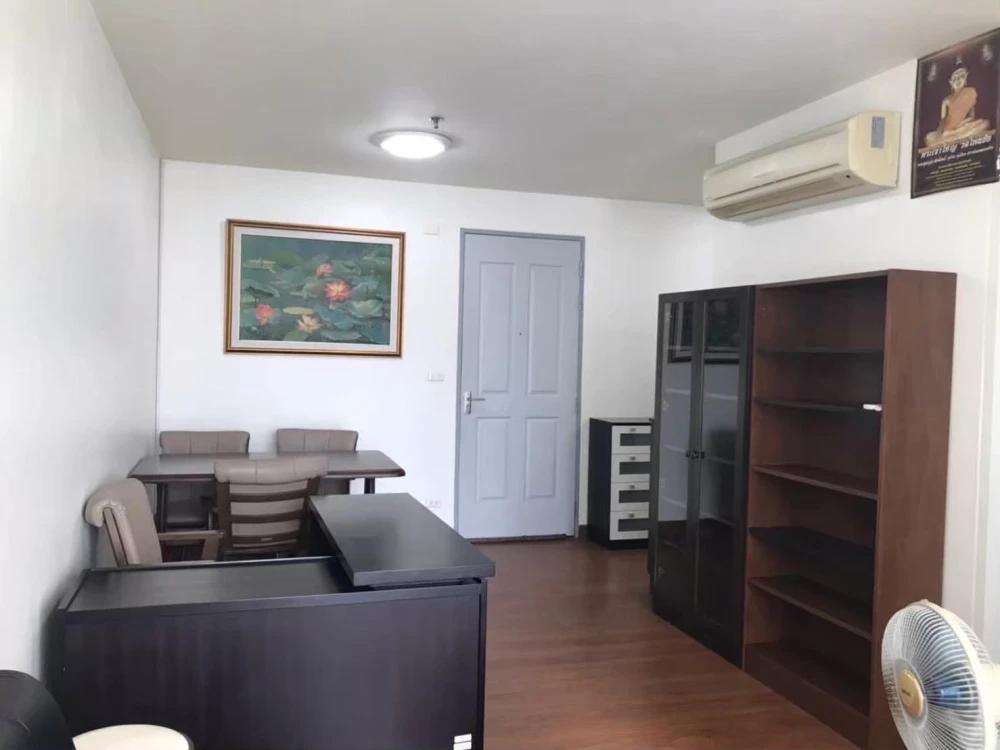 For rent: Sukhumvit Plus condo, nice room on the 10th floor, spacious living area, great location. Just bring your bags and move in!