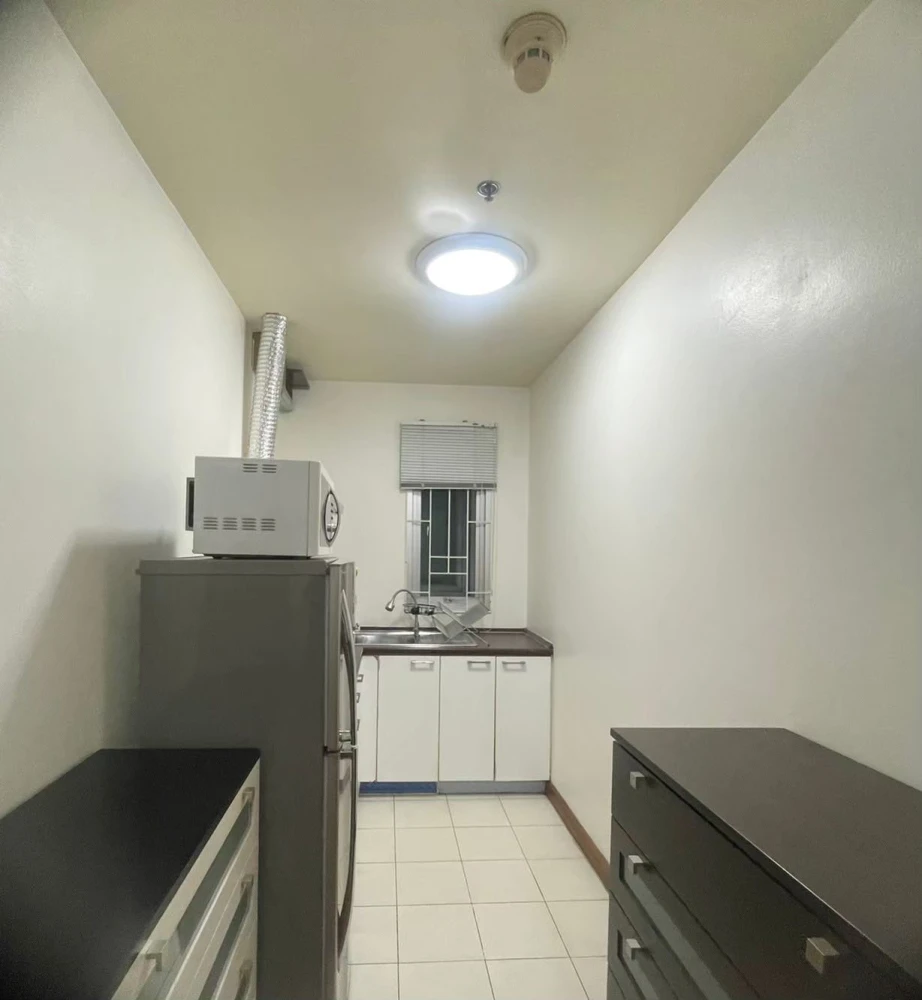 For rent: Sukhumvit Plus condo, nice room on the 10th floor, spacious living area, great location. Just bring your bags and move in!