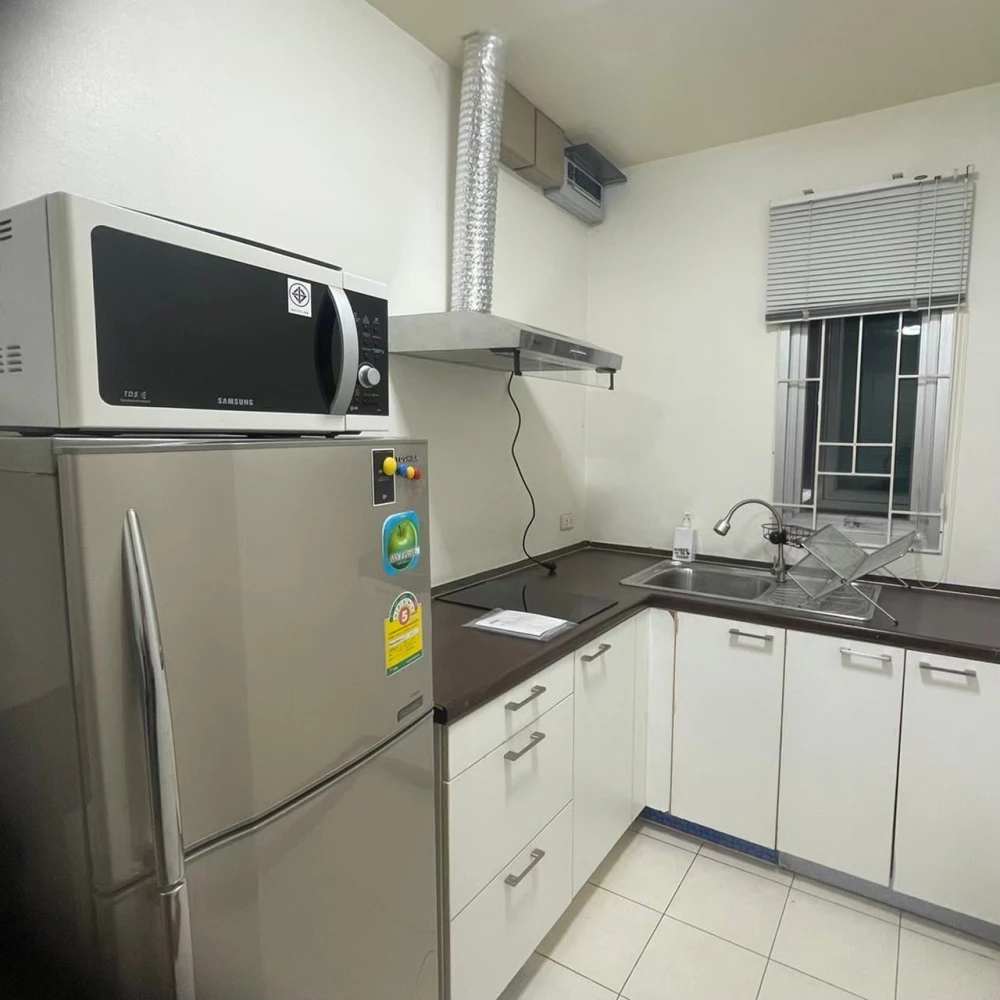 For rent: Sukhumvit Plus condo, nice room on the 10th floor, spacious living area, great location. Just bring your bags and move in!