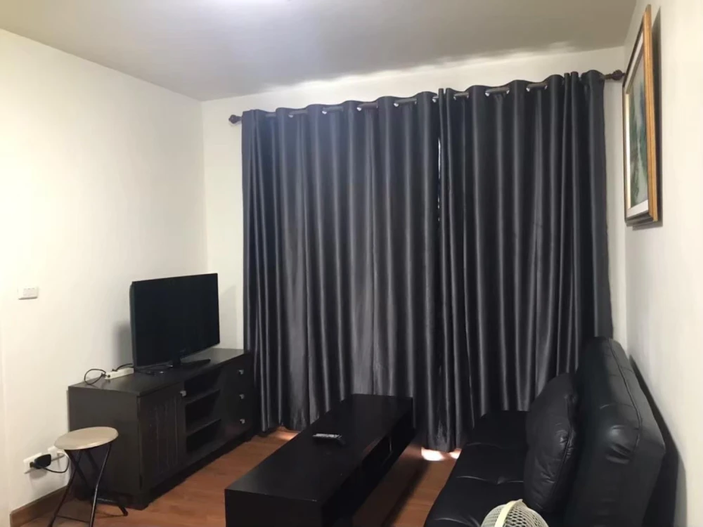For rent: Sukhumvit Plus condo, nice room on the 10th floor, spacious living area, great location. Just bring your bags and move in!