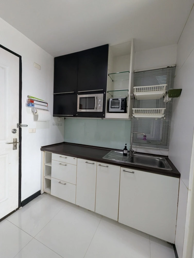 For rent: Sukhumvit Plus studio apartment, fully furnished with all amenities. Don't miss this great deal!