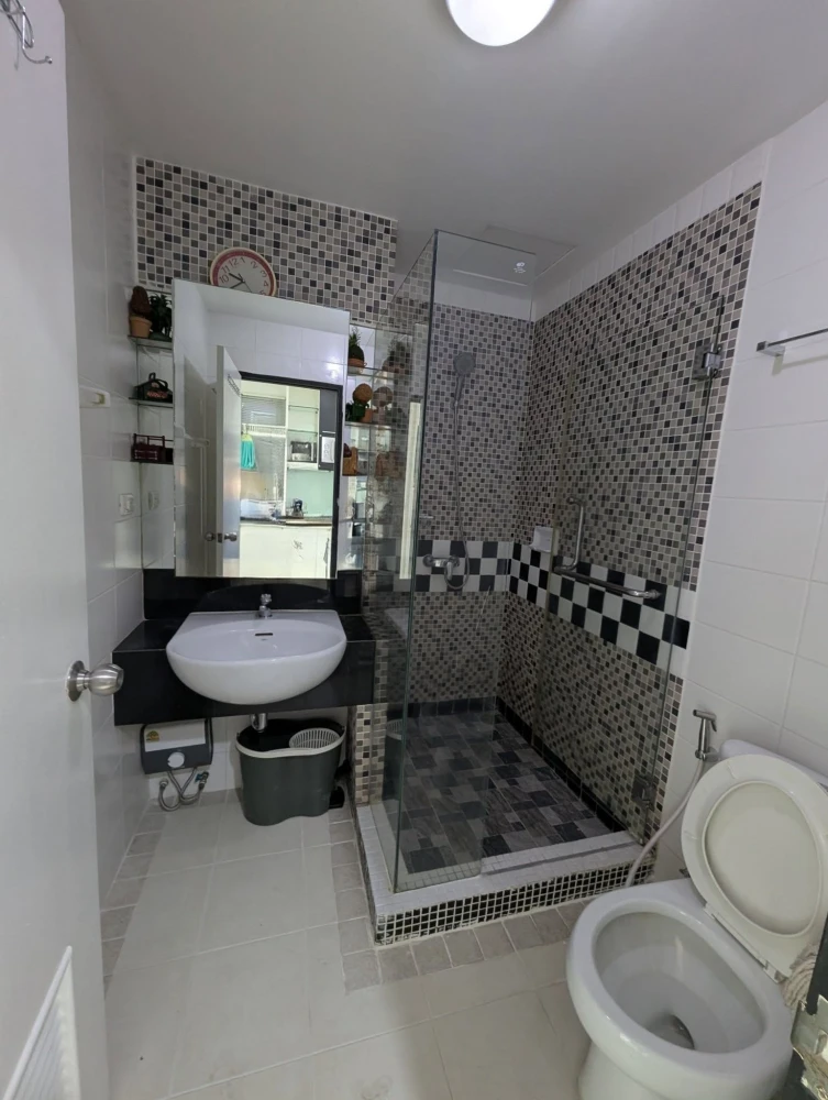 For rent: Sukhumvit Plus studio apartment, fully furnished with all amenities. Don't miss this great deal!