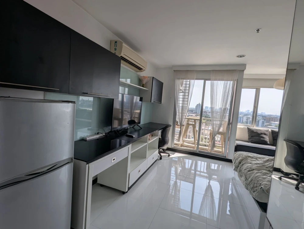 For rent: Sukhumvit Plus studio apartment, fully furnished with all amenities. Don't miss this great deal!