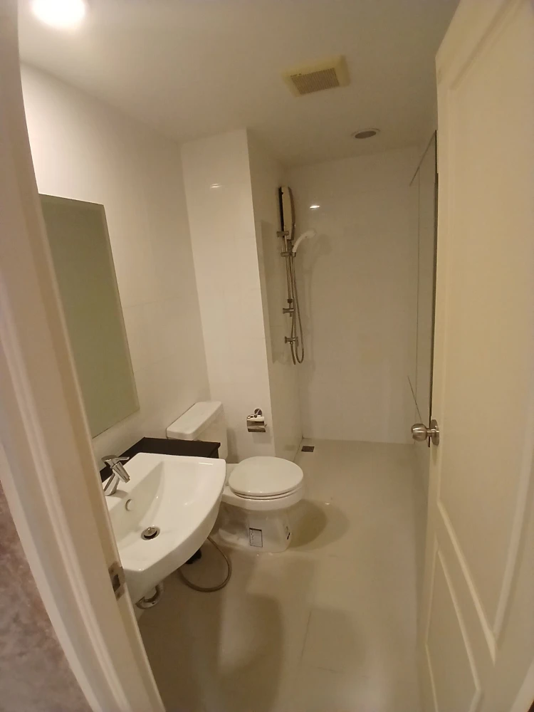 For rent: Summer Garden, a nice room, spacious and comfortable. Reserve now. This price is hard to find.