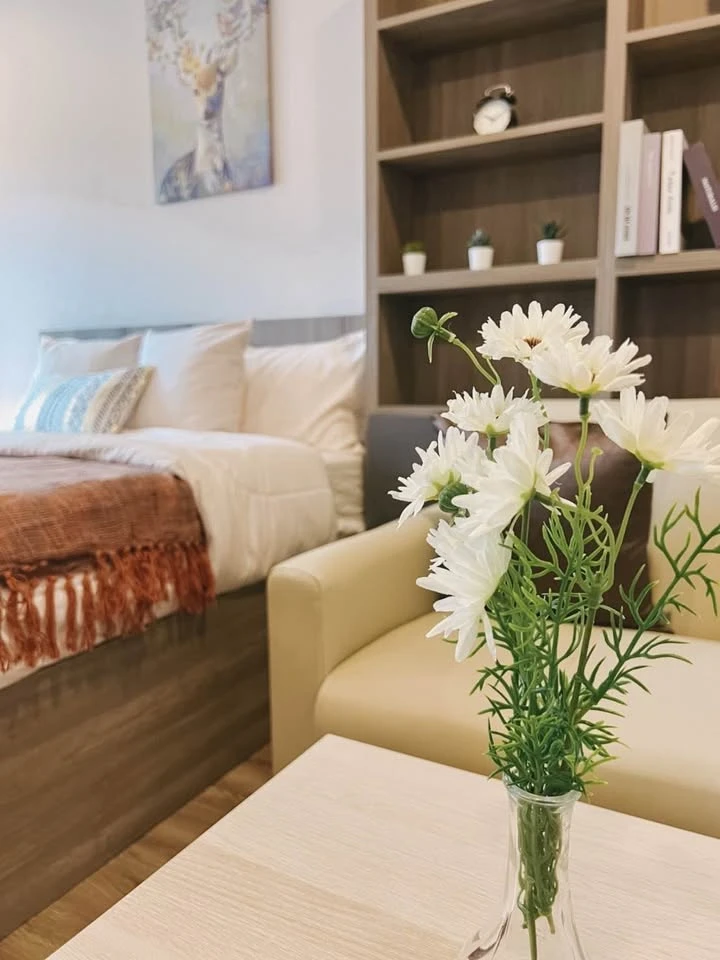 For rent: Sun city MRT Yaek Fai Chai, 4th floor, swimming pool view, complete amenities + electrical appliances, must book.