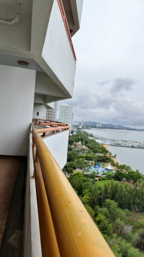 Sunshine Beach Condotel for rent: Studio room, coordinating interior design, fully furnished with all amenities. Book now!