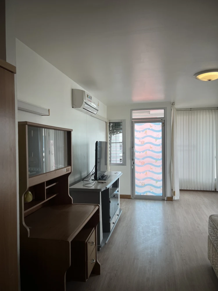 Sunshine Condominium for rent. A comfortable condo near the expressway and lifestyle amenities. Fully furnished and ready to move in.