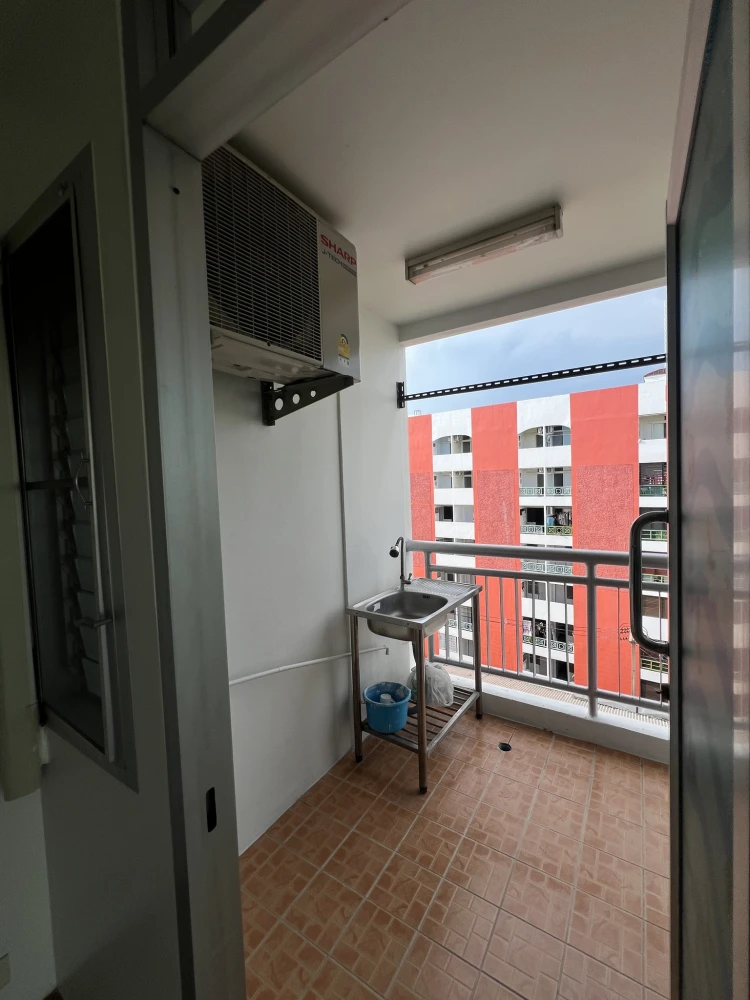 Sunshine Condominium for rent. A comfortable condo near the expressway and lifestyle amenities. Fully furnished and ready to move in.