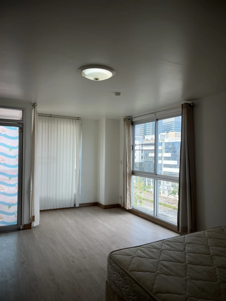 Sunshine Condominium for rent. A comfortable condo near the expressway and lifestyle amenities. Fully furnished and ready to move in.