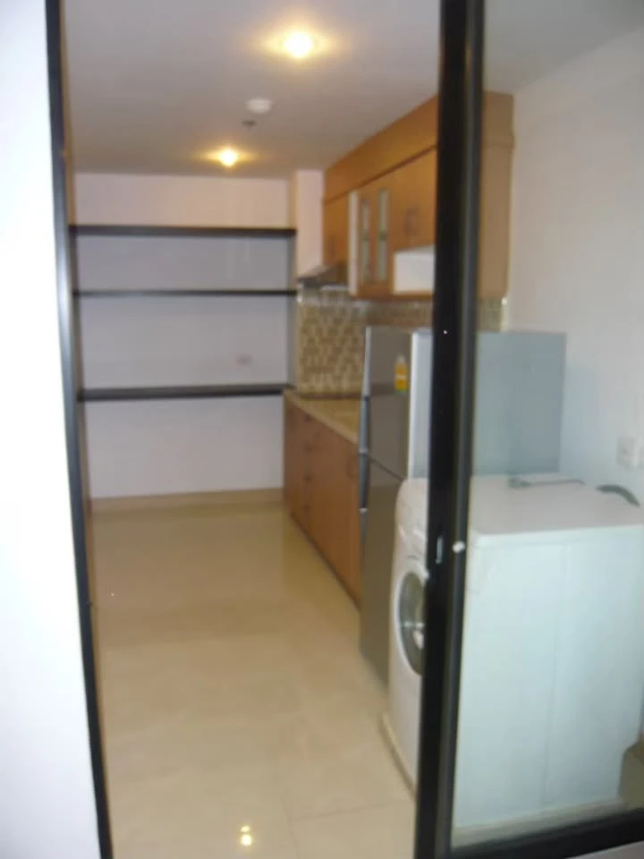For rent Supalai Casa Riva, a riverside condo on the 9th floor, fully furnished and ready to move in, with electrical appliances and a washing machine