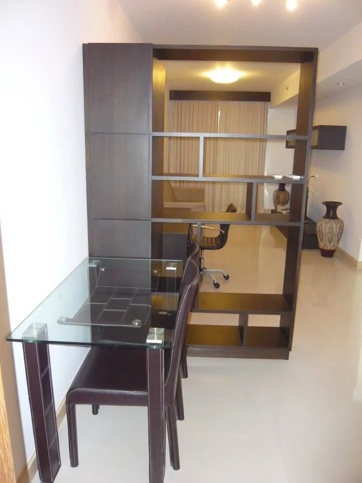 For rent Supalai Casa Riva, a riverside condo on the 9th floor, fully furnished and ready to move in, with electrical appliances and a washing machine