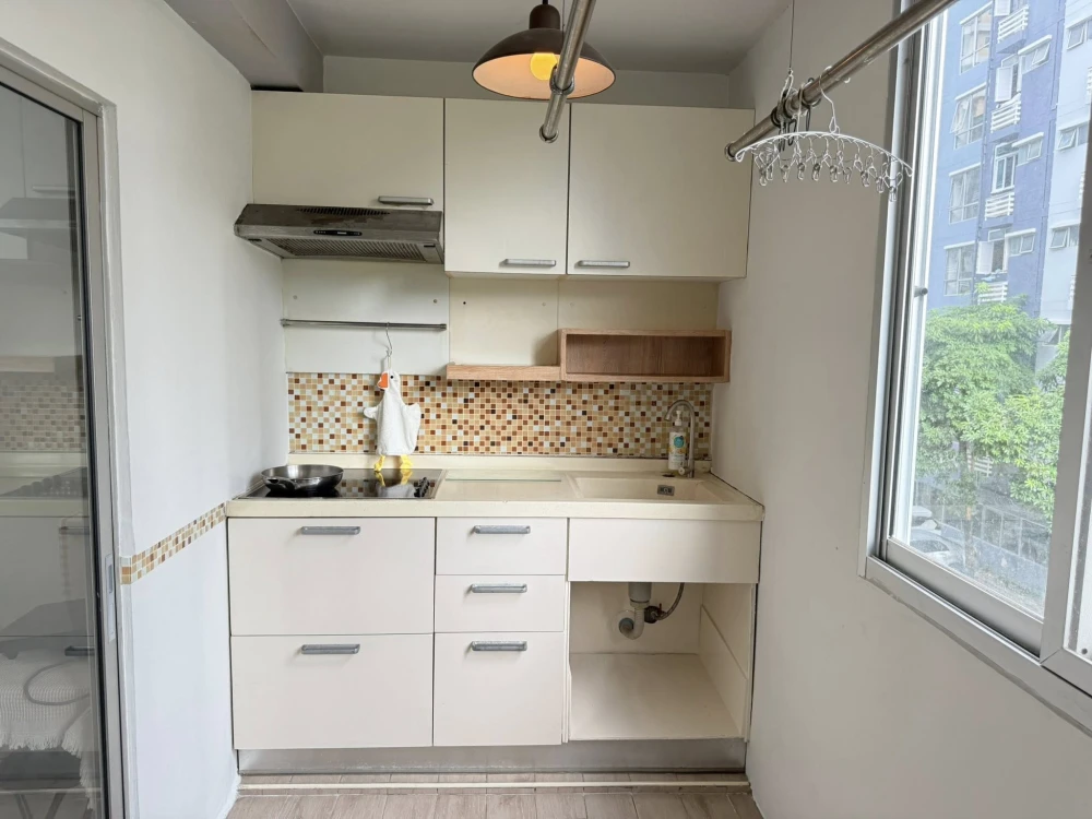 For rent: Supalai City Home Ratchada, 2 bedrooms, spacious living area, fully furnished. Book now!