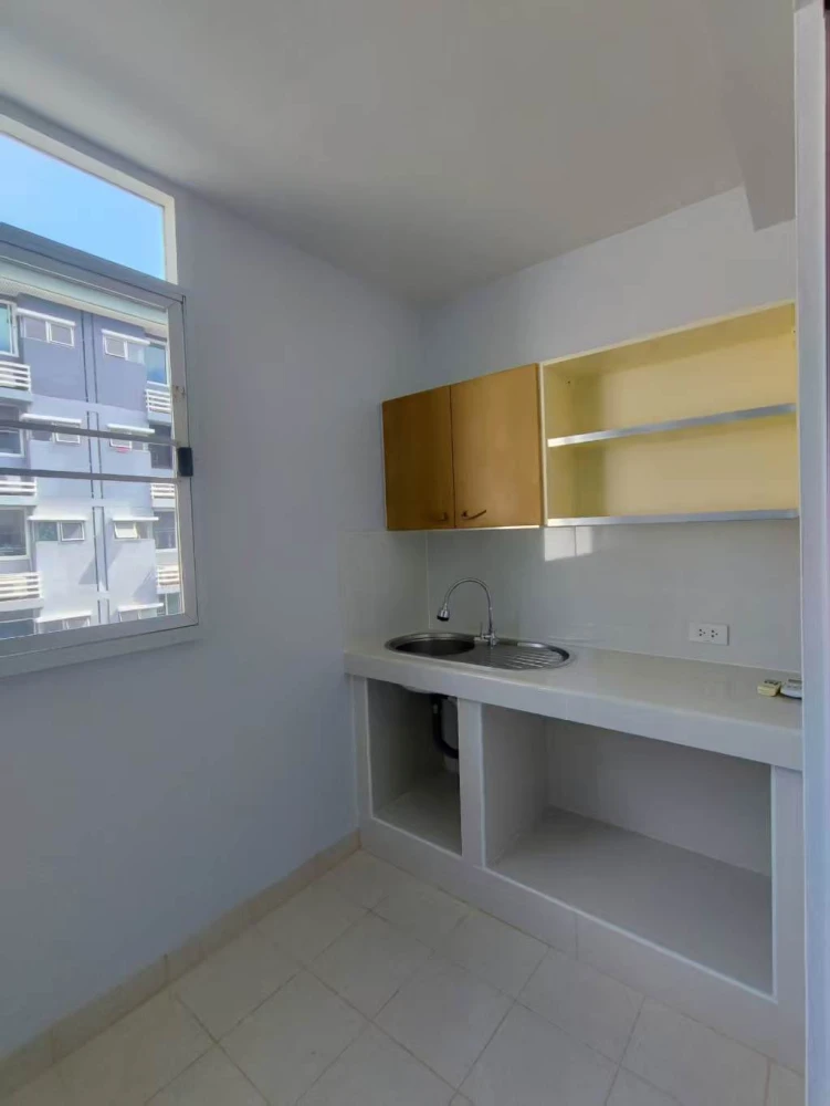 For rent: Supalai City Home Ratchada, unfurnished unit with spacious living area, great location, and convenient transportation. Book now!