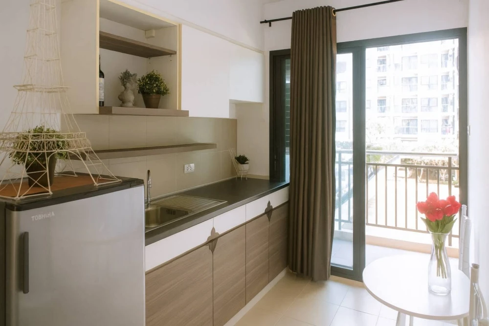 For rent: Supalai City Resort Bearing Station (Lasalle), 3rd floor unit with spacious living area, fully furnished. Book now!
