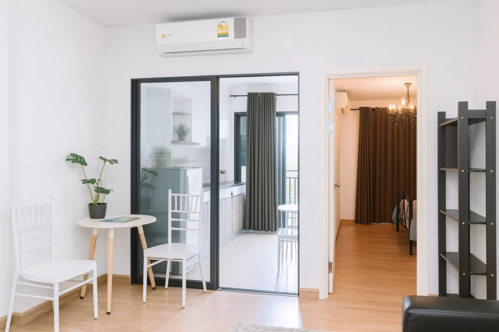 For rent: Supalai City Resort Bearing Station (Lasalle), 3rd floor unit with spacious living area, fully furnished. Book now!