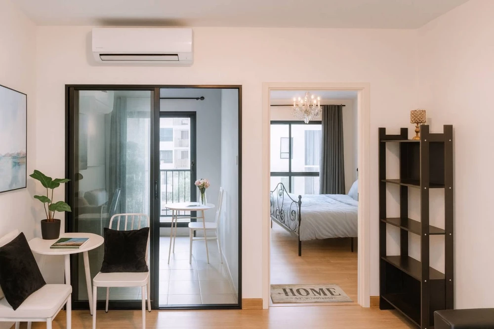 For rent: Supalai City Resort Bearing Station (Lasalle), 3rd floor unit with spacious living area, fully furnished. Book now!