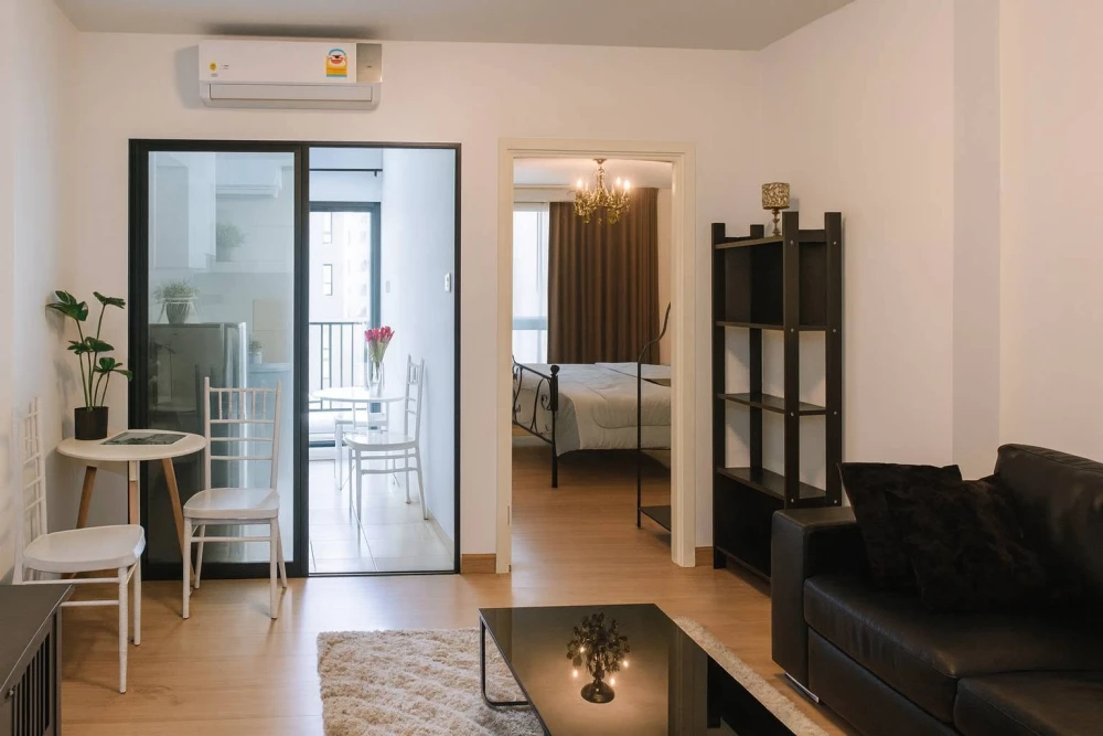 For rent: Supalai City Resort Bearing Station (Lasalle), 3rd floor unit with spacious living area, fully furnished. Book now!