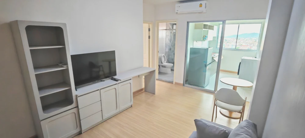 Supalai City Resort Chonburi for rent, a lovely room with complete furniture and appliances. Just bring your bags and move in!