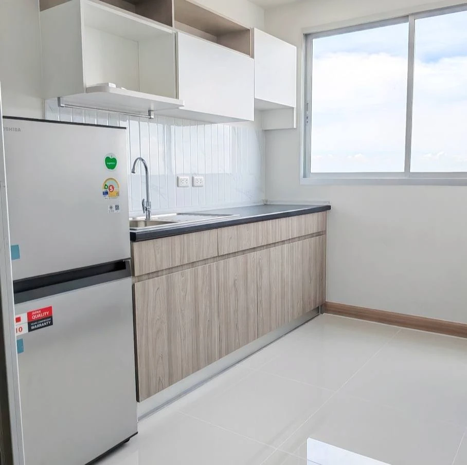 Supalai City Resort Chonburi for rent, a lovely room with complete furniture and appliances. Just bring your bags and move in!