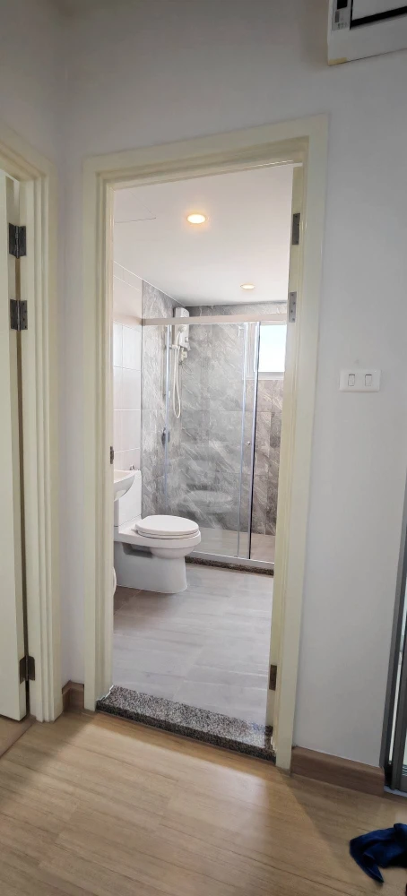 Supalai City Resort Chonburi for rent, a lovely room with complete furniture and appliances. Just bring your bags and move in!