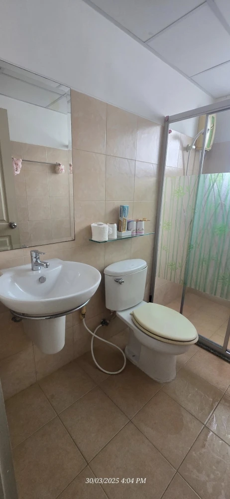 For rent Supalai City Resort Ramkhamhaeng, room with good wallpaper, reasonable price, must book now.