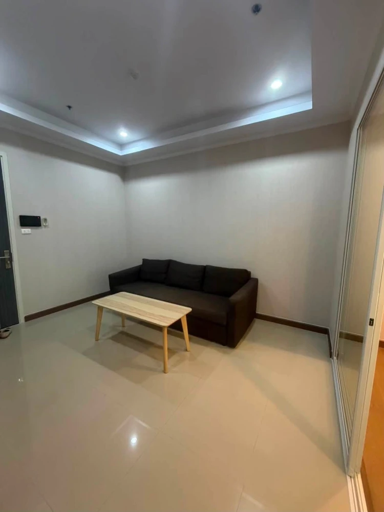 For rent: Supalai Elite Payathai 1-bedroom unit, spacious living area, prime location, fully furnished. Book now!