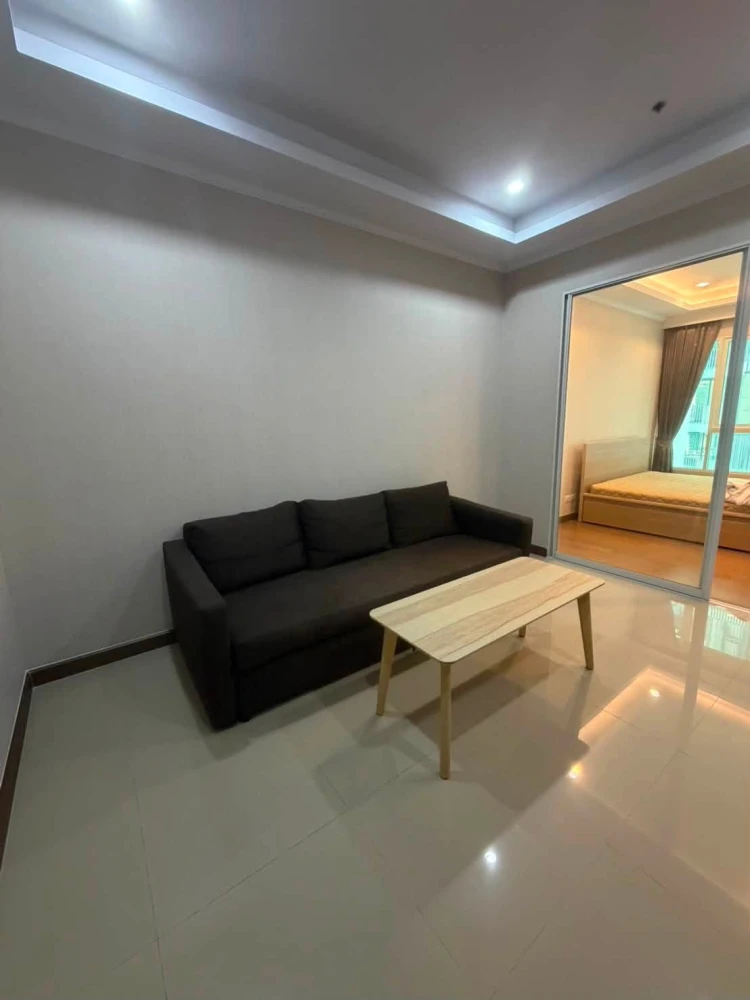 For rent: Supalai Elite Payathai 1-bedroom unit, spacious living area, prime location, fully furnished. Book now!