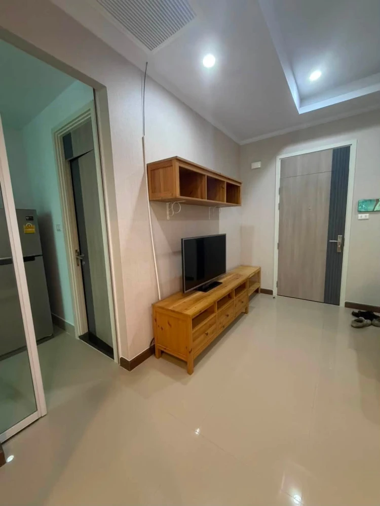 For rent: Supalai Elite Payathai 1-bedroom unit, spacious living area, prime location, fully furnished. Book now!