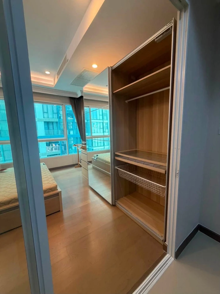 For rent: Supalai Elite Payathai 1-bedroom unit, spacious living area, prime location, fully furnished. Book now!