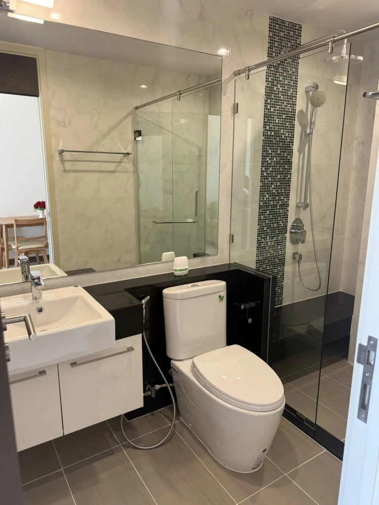 For rent: Supalai Elite Surawong, 1 bedroom, 1 bathroom, spacious living area, fully furnished, great location. Book now!