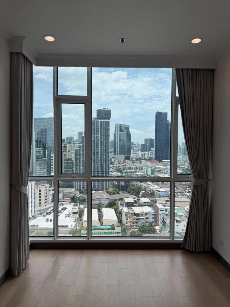 For rent: Supalai Elite Surawong, 1 bedroom, 1 bathroom, spacious living area, fully furnished, great location. Book now!