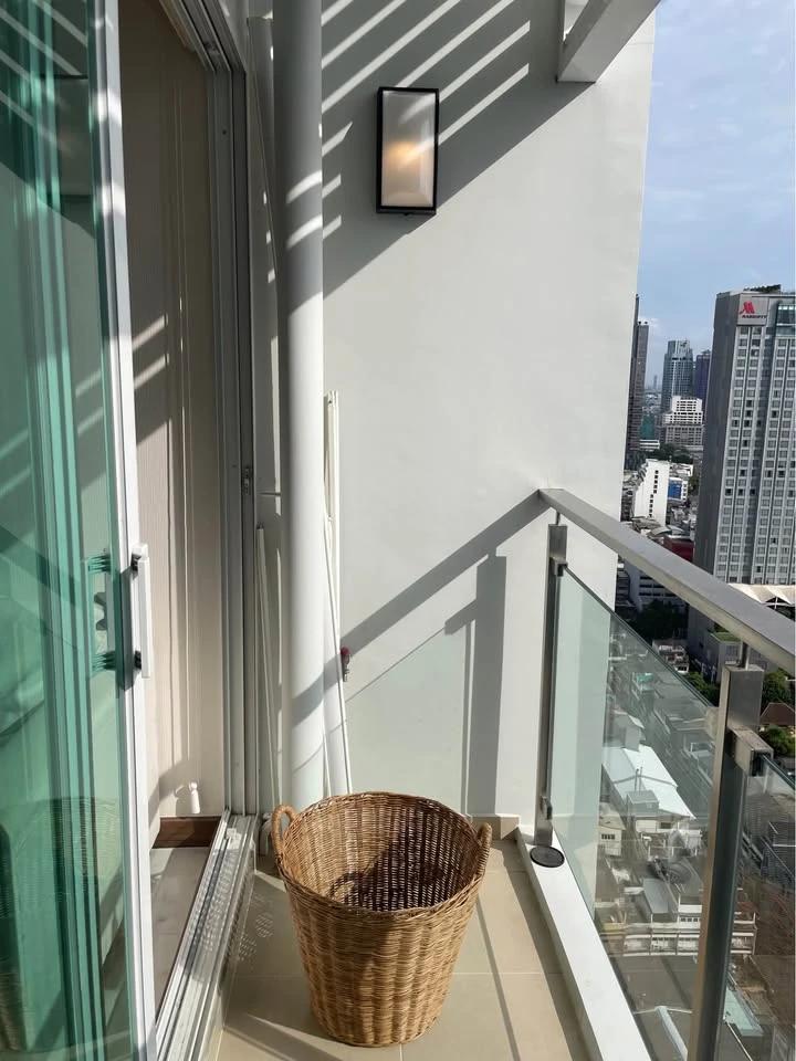 For rent: Supalai Elite Surawong, 27th floor, clear view of ICONSIAM, no buildings blocking, corner room, private, must arrange.