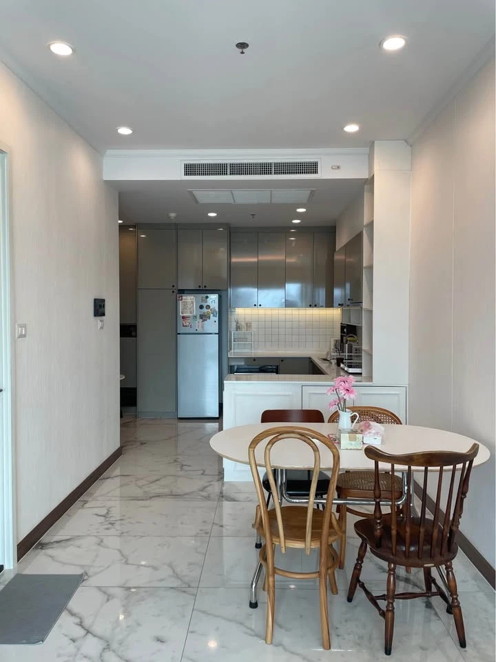 For rent: Supalai Elite Surawong, 27th floor, clear view of ICONSIAM, no buildings blocking, corner room, private, must arrange.