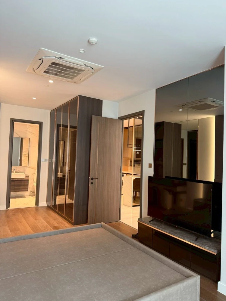 For rent: Supalai Icon Sathorn, 14th floor, pool view, fully furnished with built-in furniture. Book now to secure your unit!
