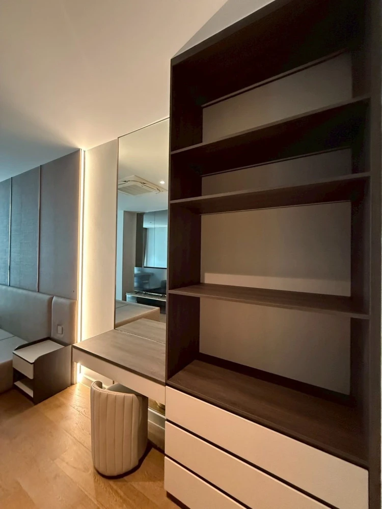 For rent: Supalai Icon Sathorn, 14th floor, pool view, fully furnished with built-in furniture. Book now to secure your unit!