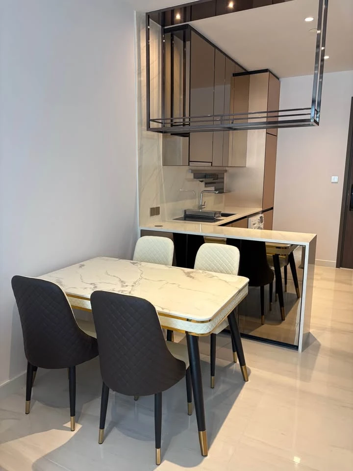 For rent: Supalai ICON Sathorn, spacious unit with high-quality built-in furniture. Don't miss out!