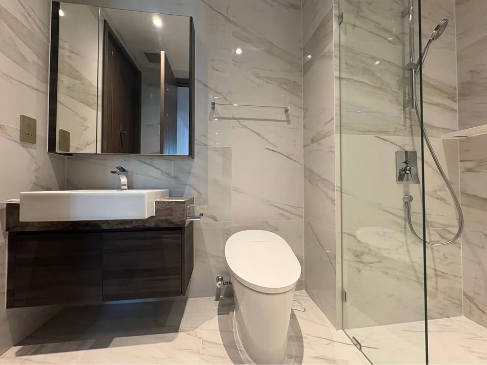 For rent: Supalai ICON Sathorn, spacious unit with high-quality built-in furniture. Don't miss out!