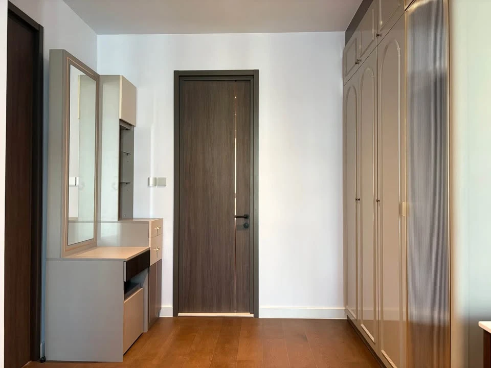 For rent: Supalai ICON Sathorn, spacious unit with high-quality built-in furniture. Don't miss out!